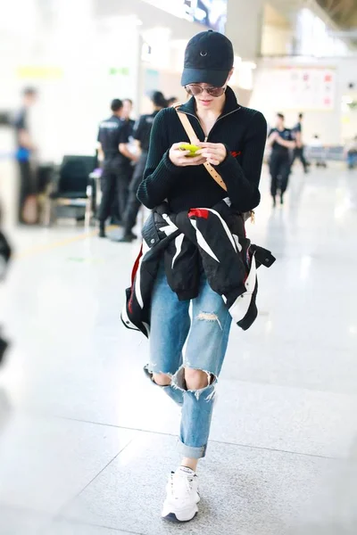 Китайська Актриса Zhong Chuxi Прибув Пекінського Столичного Міжнародного Аеропорту Пекіні — стокове фото