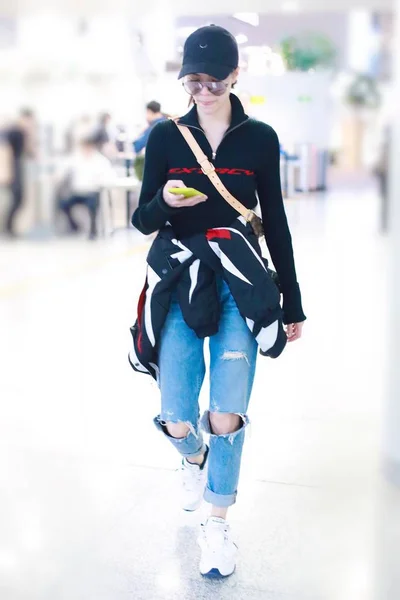 Kínai Színésznő Zhong Chuxi Megérkezik Pekingi Főváros Nemzetközi Repülőtér Pekingben — Stock Fotó