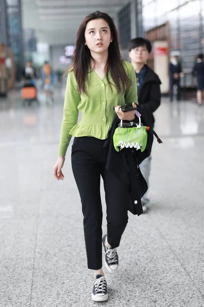 Китайская Актриса Ларина Сонг Сун Цуэр Прибыла Международный Аэропорт Шанхая — стоковое фото