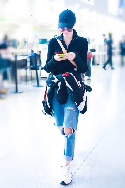 中国の女優チョン チュクシが2019年4月26日 北京の北京首都国際空港に到着 — ストック写真