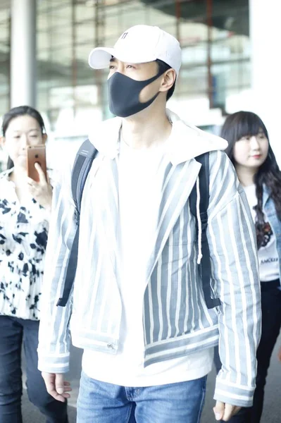 Actor Cantante Hong Kong Raymond Lam Llega Aeropuerto Internacional Beijing —  Fotos de Stock