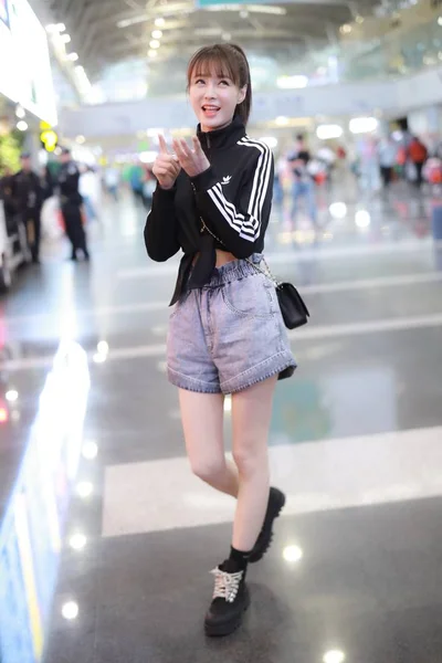 Presentadora Actriz Televisión China Shen Mengchen Llega Aeropuerto Internacional Beijing —  Fotos de Stock