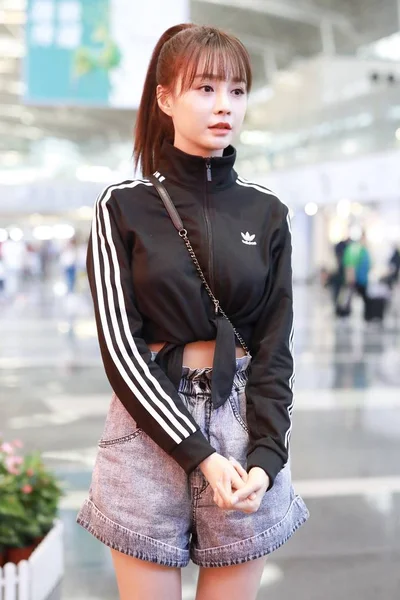 Chinese Gastvrouw Actrice Shen Mengchen Arriveert Vóór Vertrek Peking China — Stockfoto