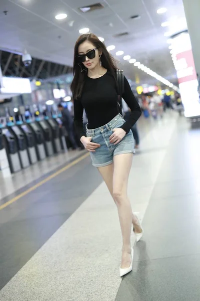 Atriz Chinesa Crystal Zhang Zhang Tian Chega Aeroporto Internacional Capital — Fotografia de Stock