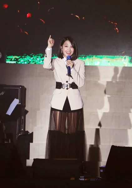 Южнокорейская Певица Чжон Чжи Женской Группы Apink Выступает Своем Сольном — стоковое фото