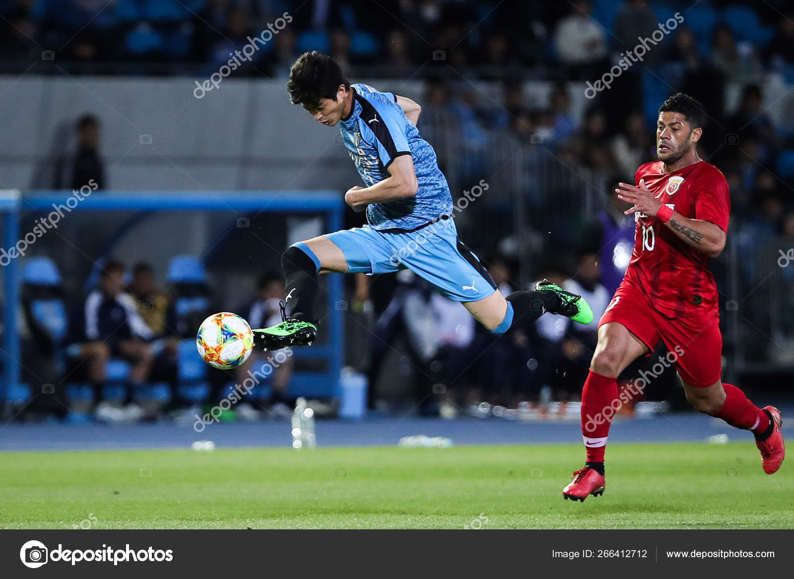 Shogo Taniguchi Left Japan Kawasaki Frontale Passes Ball Brazilian Football Stock Editorial Photo C Chinaimages Shogo Taniguchi Left Japan Kawasaki Frontale Passes Ball Brazilian Football Stock Editorial Photo C Chinaimages