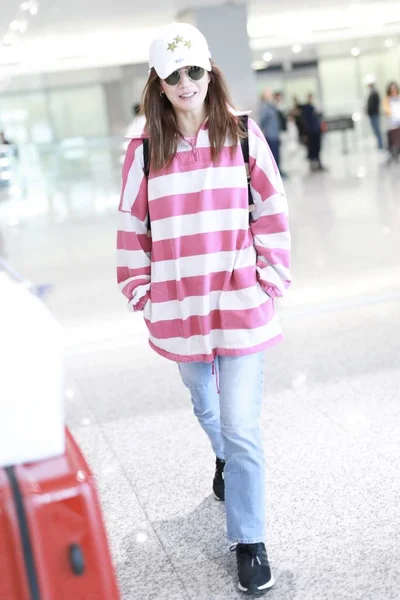 Kínai Színésznő Zhao Wei Megérkezik Repülőtéren Sanghajban Leszállás Után Sanghajban — Stock Fotó