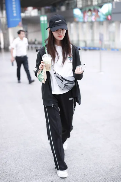 Chinese Actrice Jelly Lin Lin Yun Komt Aan Internationale Luchthaven — Stockfoto