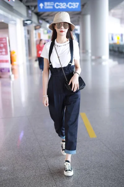 Китайські Телеведуча Актриса Шен Менгчен Прибуває Міжнародний Аеропорт Пекін Капітал — стокове фото