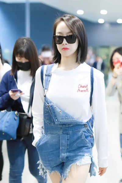 Chinese Singer Actress Victoria Song Song Qian Arrives Beijing Capital — 스톡 사진