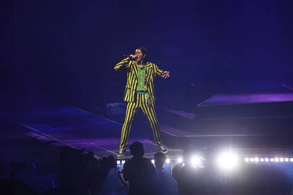 Chiński Piosenkarz Aktor Kris Lub Yifan Wykonuje Podczas 2019 Koncert — Zdjęcie stockowe