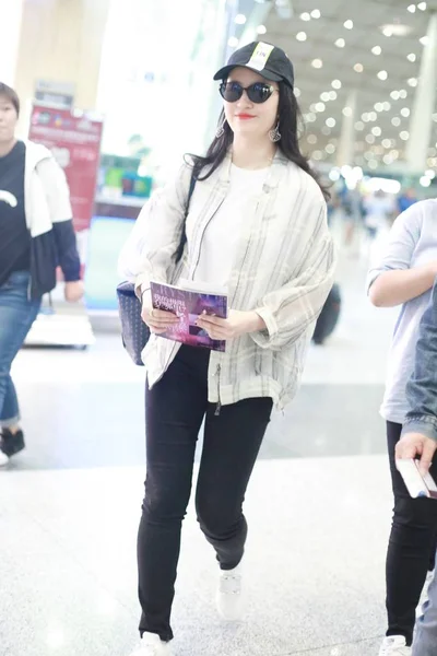 Actriz China Liu Yifei Llega Aeropuerto Internacional Beijing Capital Antes —  Fotos de Stock