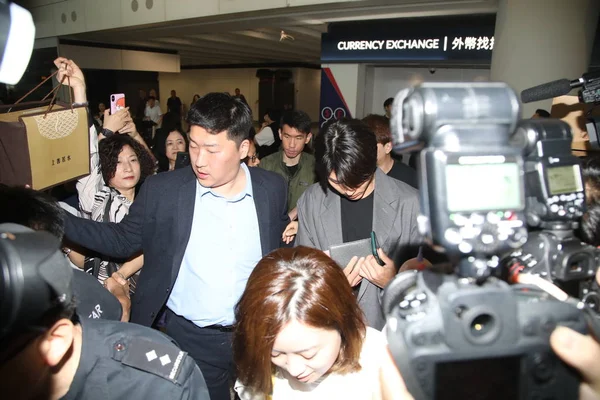 Der Südkoreanische Schauspieler Hyun Bin Mitte Trifft Nach Seiner Landung — Stockfoto