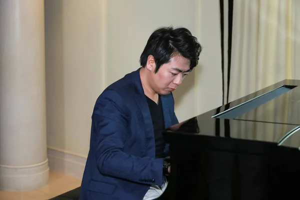 Chinese Pianist Lang Lang Presteert Tijdens Een Promotie Evenement Shanghai — Stockfoto