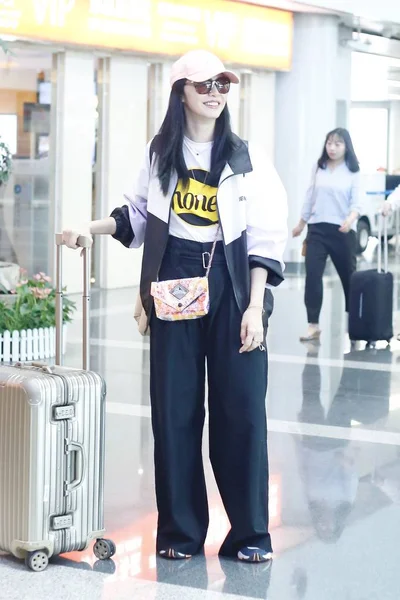 Kínai Színésznő Yao Chen Megérkezik Pekingi Főváros Nemzetközi Repülőtér Indulás — Stock Fotó
