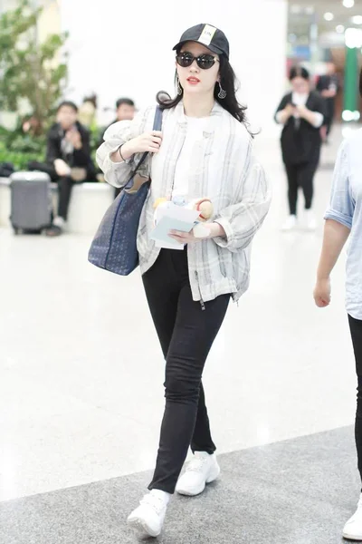 Actrița Chineză Liu Yifei Ajunge Aeroportul Internațional Beijing Capital Înainte — Fotografie, imagine de stoc