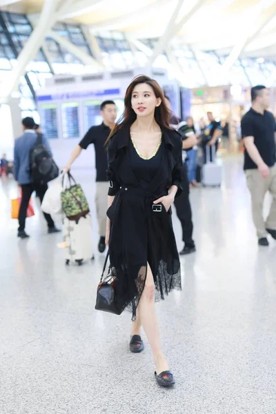 台湾の女優リン チーリンが2019年5月12日 北京を出発する前に北京首都国際航空団に到着 — ストック写真