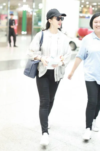 Chinese Actrice Liu Yifei Arriveert Internationale Luchthaven Beijing Capital Voor — Stockfoto