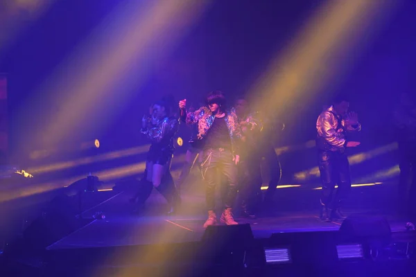 Cântărețul Actorul Chinez Kris Sau Yifan Interpretează Cadrul Turneului Concerte — Fotografie, imagine de stoc