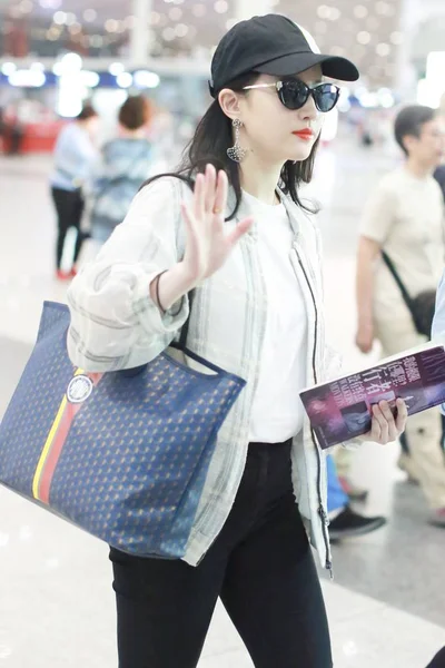 Actriz China Liu Yifei Llega Aeropuerto Internacional Beijing Capital Antes — Foto de Stock