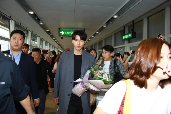 Zuid Koreaanse Acteur Hyun Bin Center Arriveert Internationale Luchthaven Van — Stockfoto