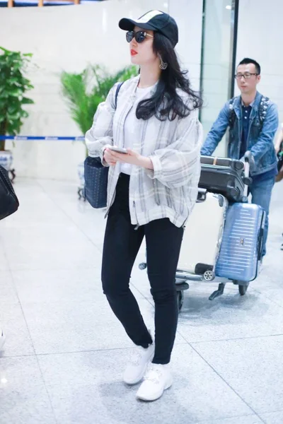 Actrice Chinoise Liu Yifei Arrive Aéroport International Pékin Avant Son — Photo