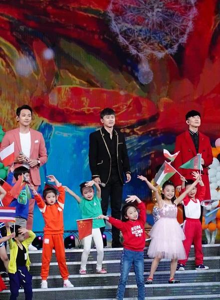 จากทางซ องและน กแสดงชาวเกาหล องชาวเกาหล Rain องชาวจ Zhang Jie และน องชาวส — ภาพถ่ายสต็อก
