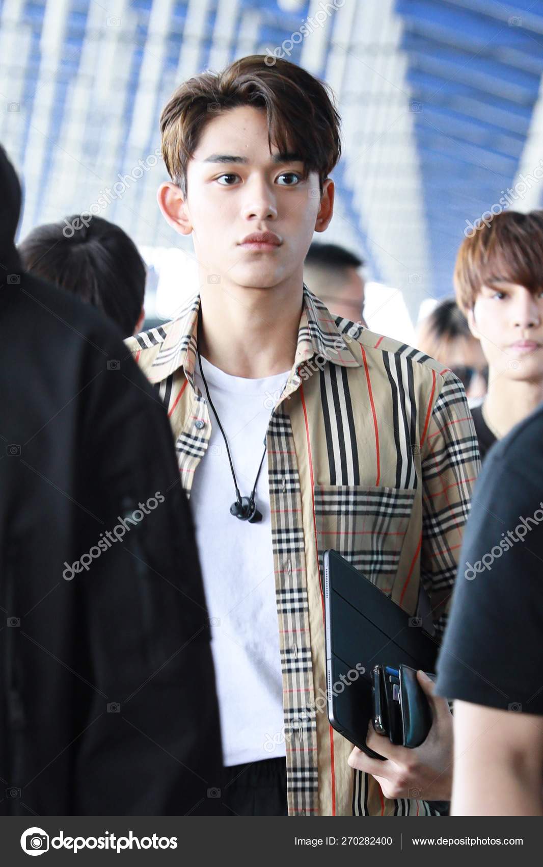 File:Lucas Wong at Incheon International Airport, South Korea, May 2019  01.png - Wikimedia Commons