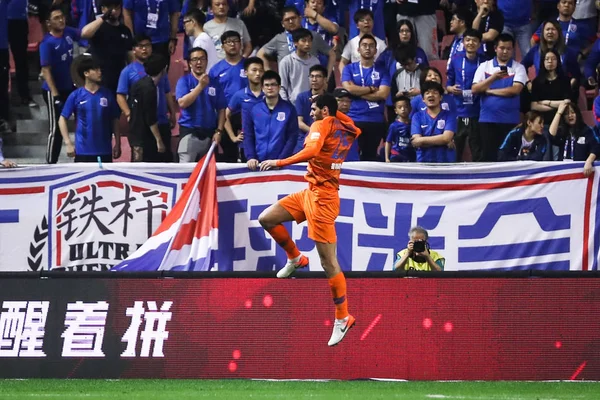 Der Belgische Fußballspieler Marouane Fellaini Oben Von Shandong Luneng Taishan — Stockfoto