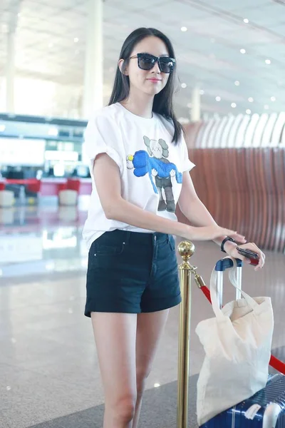 Čínský Model Herečka Zhang Zilin Přijíždí Pekingském Hlavním Mezinárodním Letišti — Stock fotografie