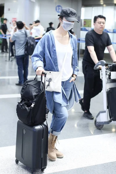 Kínai Színésznő Tang Wei Megérkezik Pekingi Főváros Nemzetközi Repülőtér Indulás — Stock Fotó