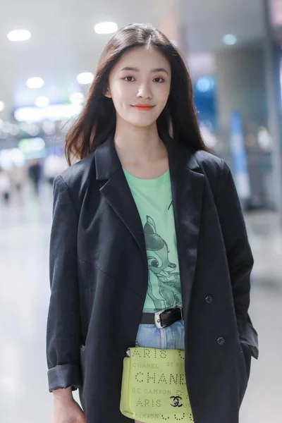 Китайская Актриса Джелли Лин Линь Юнь Прибывает Международный Аэропорт Шанхая — стоковое фото