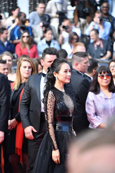 Китайская Актриса Чжан Цзыи Позирует Красной Дорожке Каннского Международного Кинофестиваля — стоковое фото
