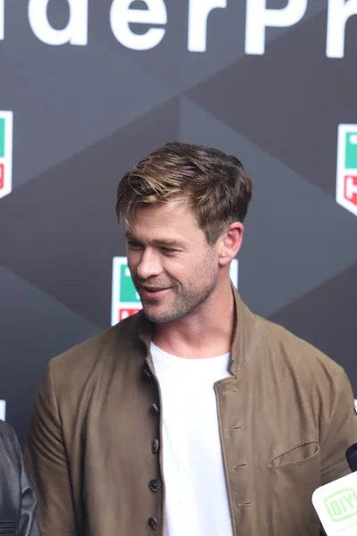 Kiina SHANGHAI TAG HEUER CHRIS HEMSWORTH LI YIFENG — kuvapankkivalokuva