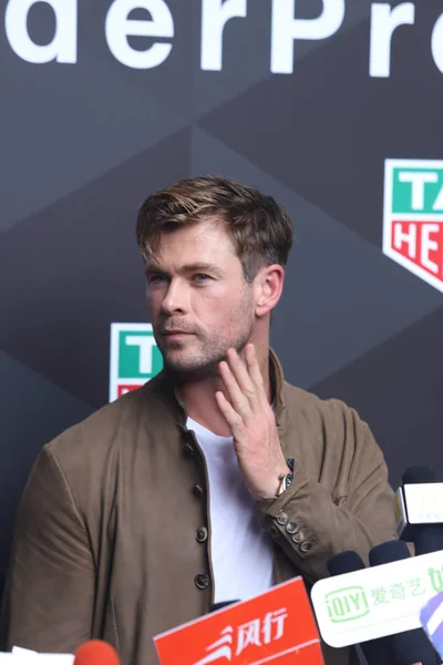 CHINA SHANGHAI TAG HEUER CHRIS HEMSWORTH LI YIFENG — Stock Photo, Image