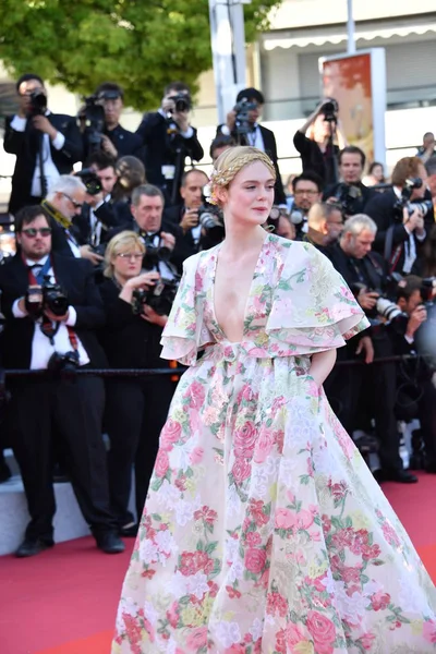 Amerikaanse Actrice Jurylid Elle Fanning Poses Als Aankomt Rode Loper — Stockfoto