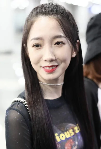 Meng Meiqi Čínské Ženské Idol Skupina Rocket Girls 101 Přijíždí — Stock fotografie