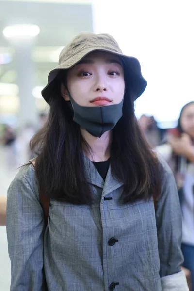 Attrice Cinese Arriva All Aeroporto Internazionale Shanghai Hongqiao Prima Della — Foto Stock