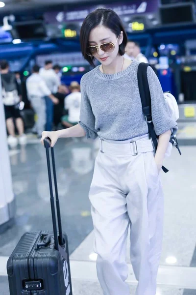Κινέζα Ηθοποιός Τονγκ Λίγια Φθάνει Στο Διεθνές Αεροδρόμιο Του Πεκίνου — Φωτογραφία Αρχείου