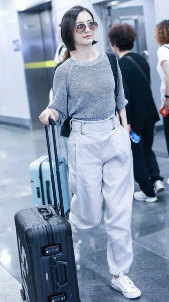 Китайская Актриса Тонг Лия Прибыла Международный Аэропорт Пекина Перед Отъездом — стоковое фото