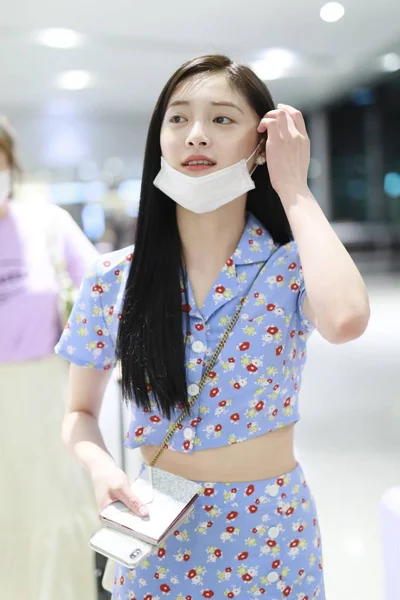 中国の歌手および女優ピンキー チョウまたは周Jieqiong 上海虹橋国際空港 June 2019 — ストック写真