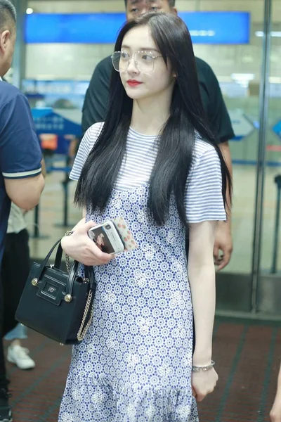 Chanteuse Actrice Chinoise Pinky Zhou Zhou Jieqiong Arrive Aéroport International — Photo