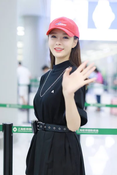 Chinese Gastvrouw Actrice Shen Mengchen Arriveert Internationale Luchthaven Shanghai Hongqiao — Stockfoto