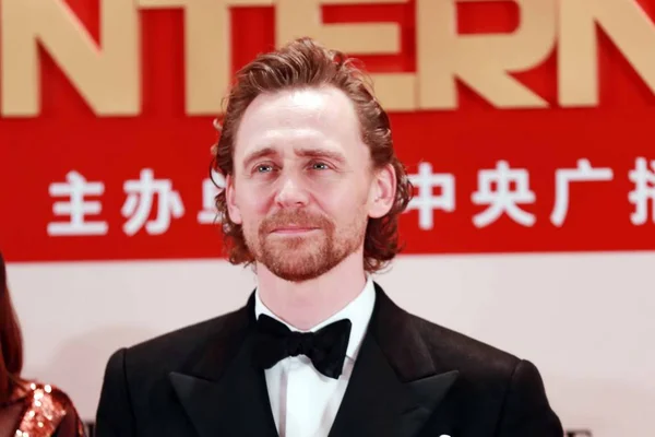 Attore Produttore Cinematografico Inglese Tom Hiddleston Centro Arriva Sul Tappeto — Foto Stock