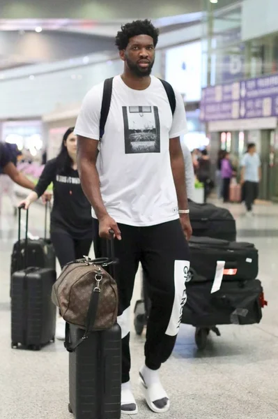 Kina Peking flygplats NBA Joel Embiid — Stockfoto