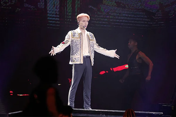 CHINA SHANGHAI FIRST SOLO CONCERT GRAND LINE LAY ZHANG — Stock Photo, Image