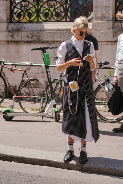 France paris fashion week männer frühjahr / sommer 2020 street snap — Stockfoto