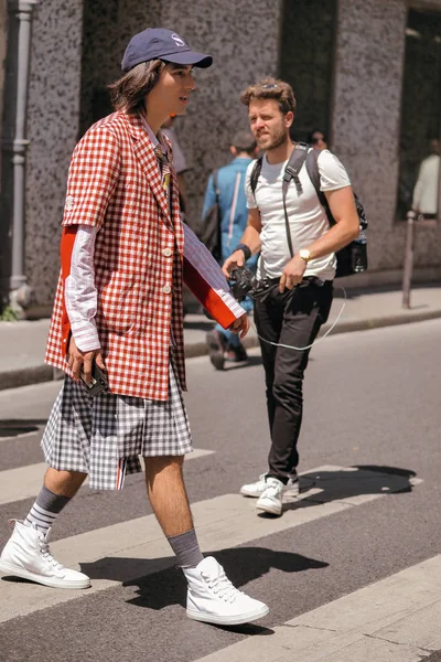 Francie Paříž móda týden muži jaro/léto 2020 pouliční přitahování — Stock fotografie