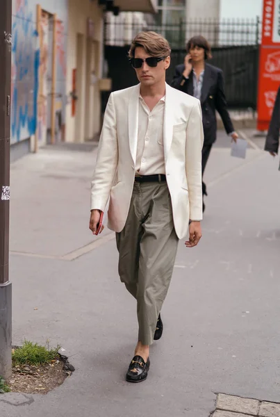 France paris fashion week männer frühjahr / sommer 2020 street snap — Stockfoto