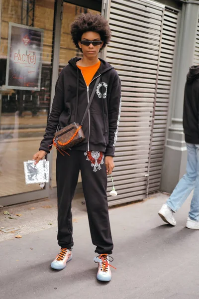 FRANÇA PARIS FASHION WEEK HOMENS SPRING / SUMMER 2020 STREET SNAP — Fotografia de Stock